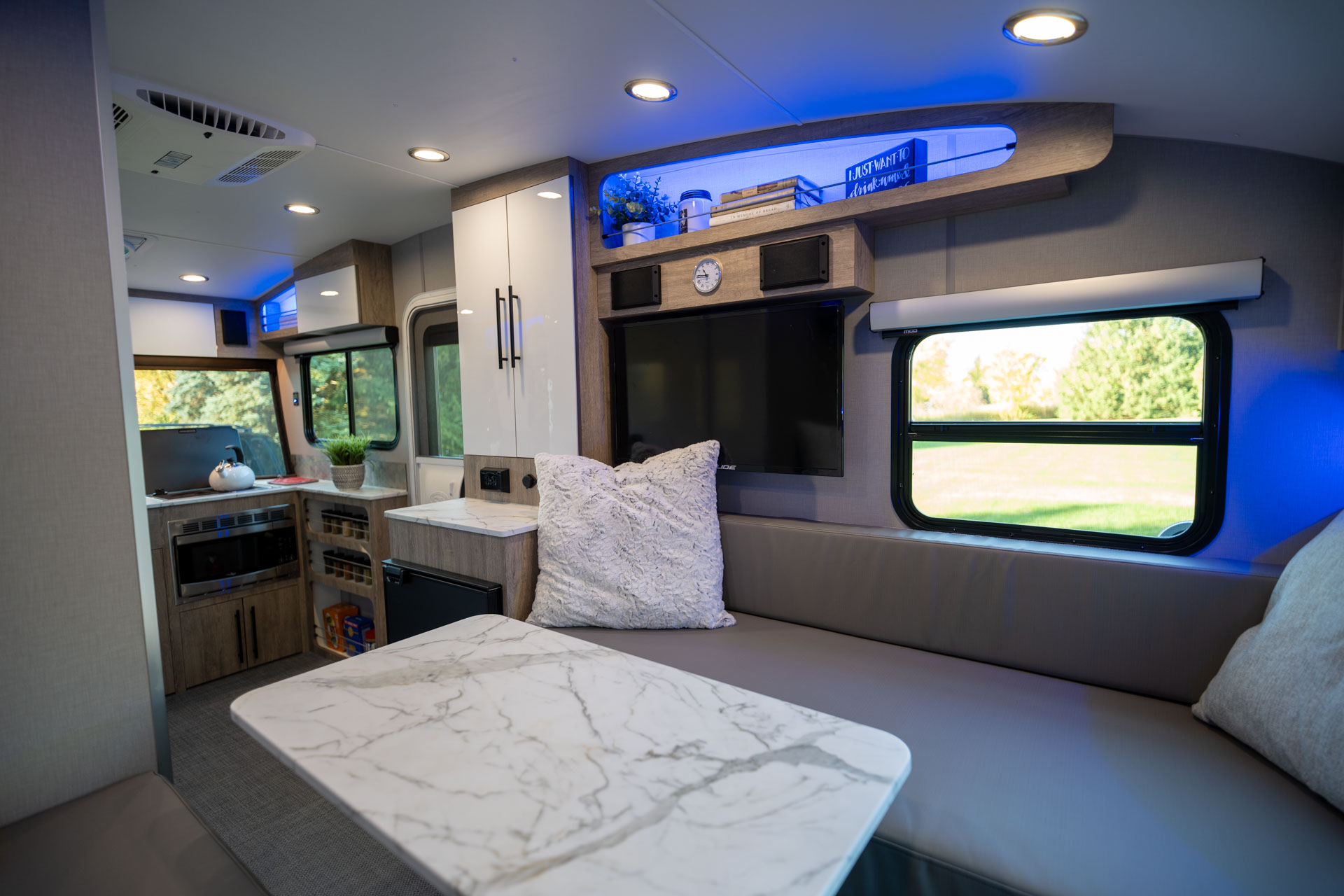 Sol Eclipse luxury table interior