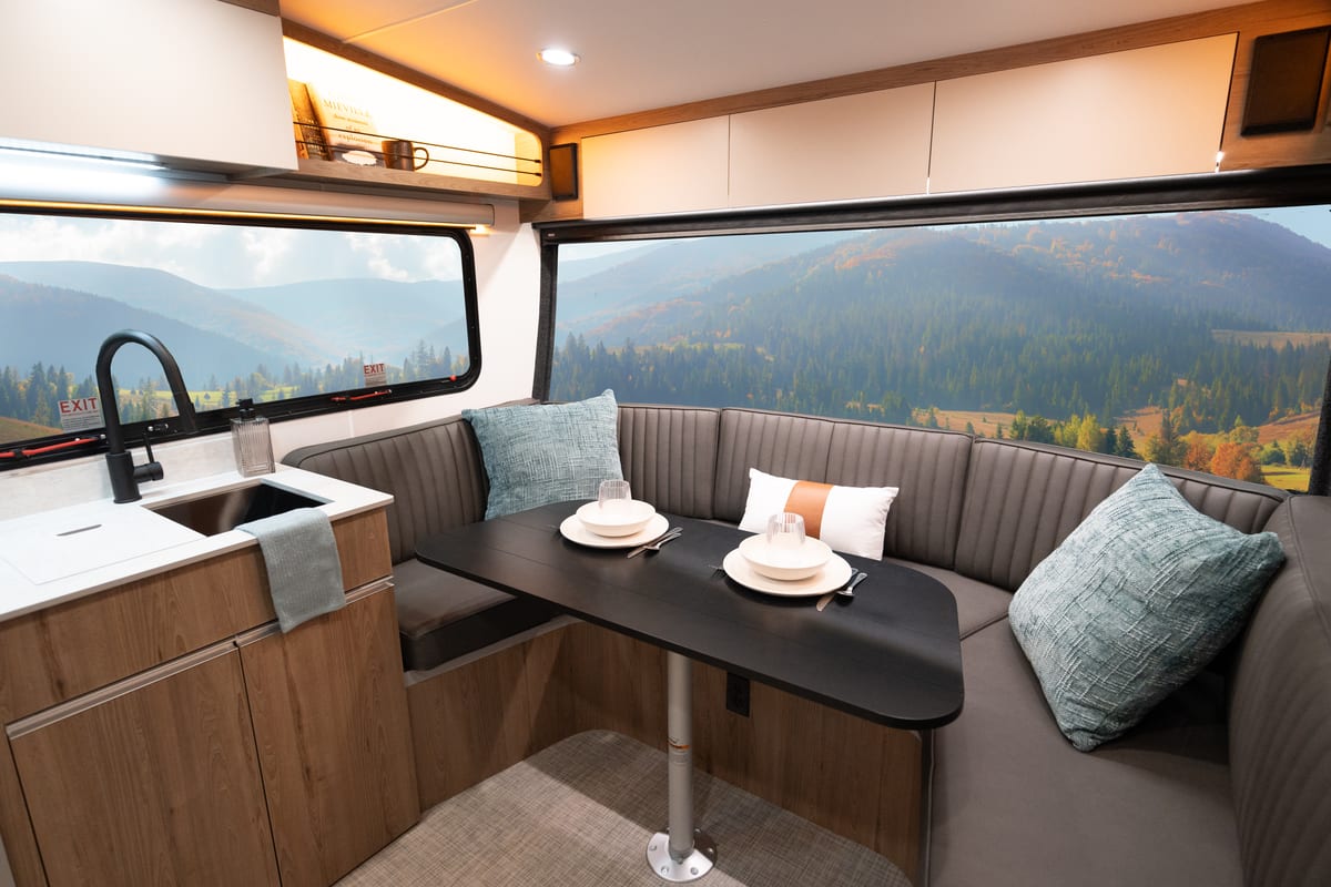 Aucta Willow dinette