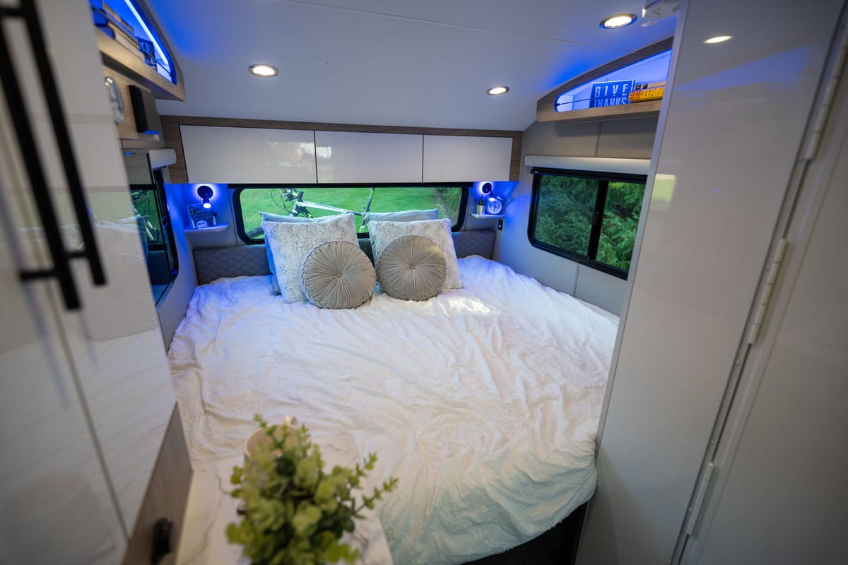 Eclipse dinette bed interior