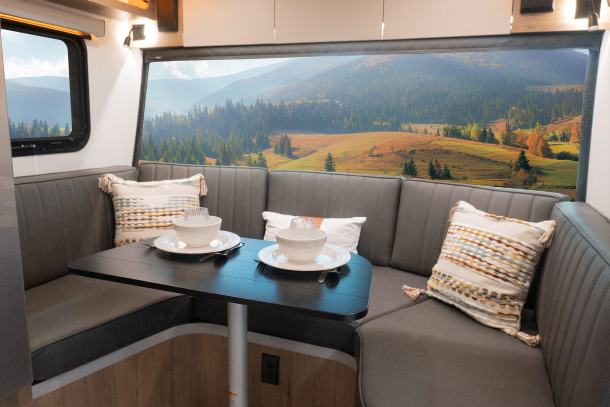 Horizon dinette bed interior
