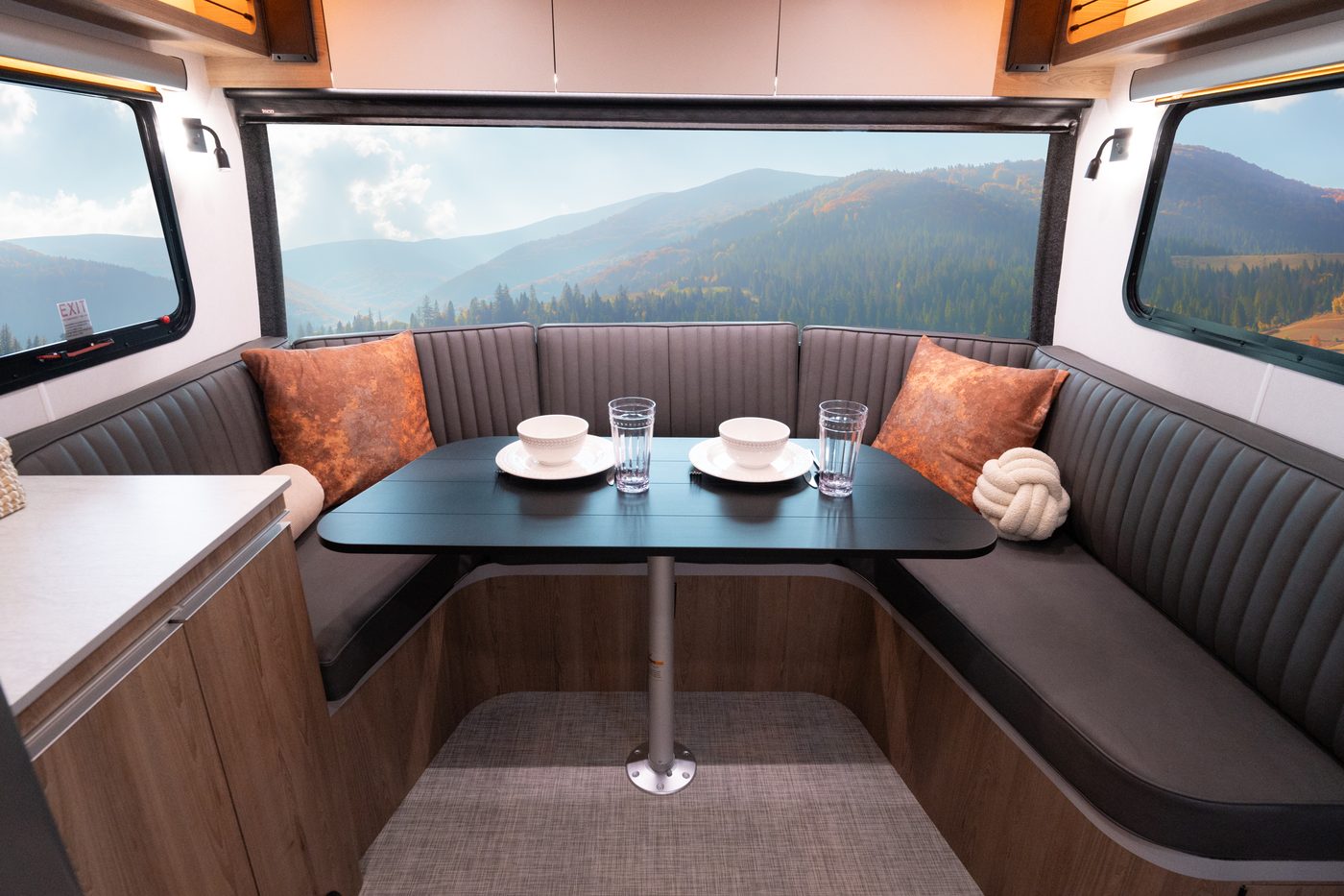 lightweigt spacious design travel trailer