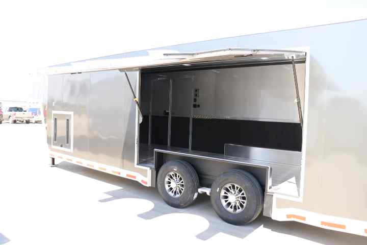 inTech Gooseneck Trailer