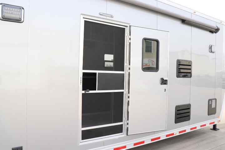 inTech Gooseneck Trailer