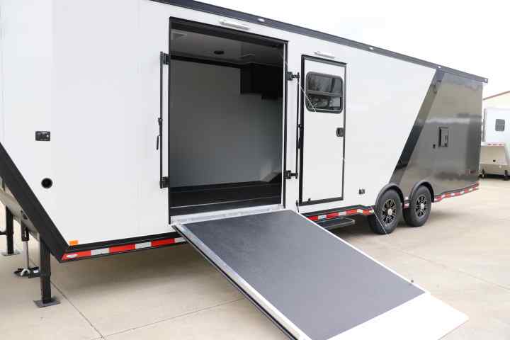 inTech Gooseneck Trailer