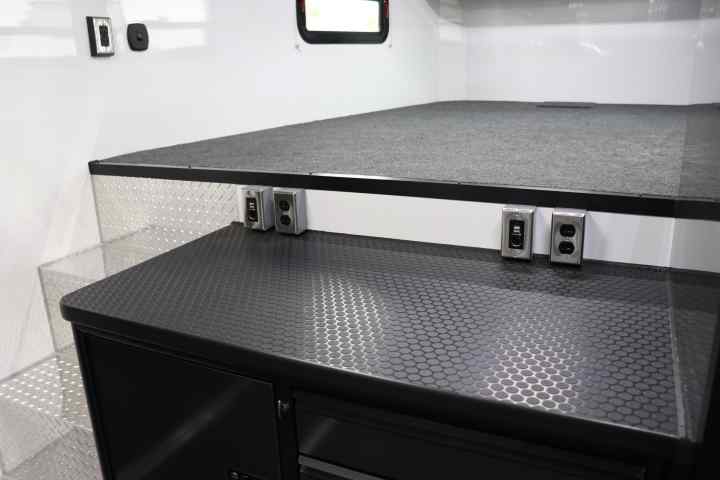inTech Gooseneck Trailer