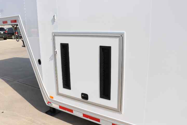 inTech Gooseneck Trailer