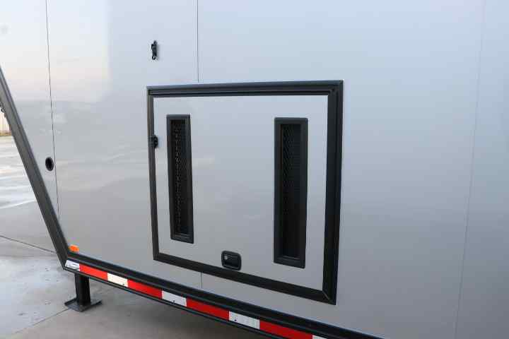 inTech Gooseneck Trailer