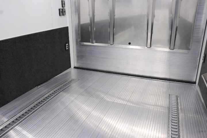 inTech Gooseneck Trailer