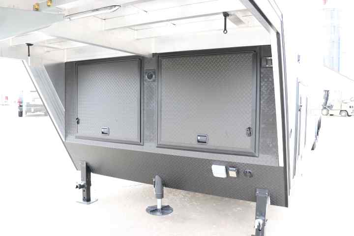 inTech Gooseneck Trailer