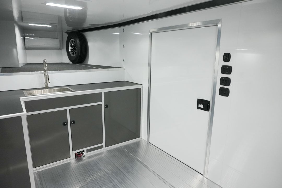 inTech Gooseneck Trailer